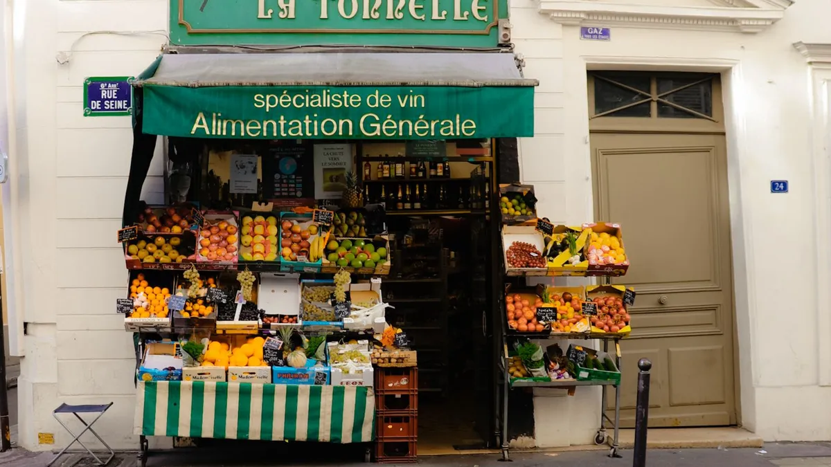 Devanture de commerce illustrant la gestion de plusieurs établissements pour une PME multi-sites